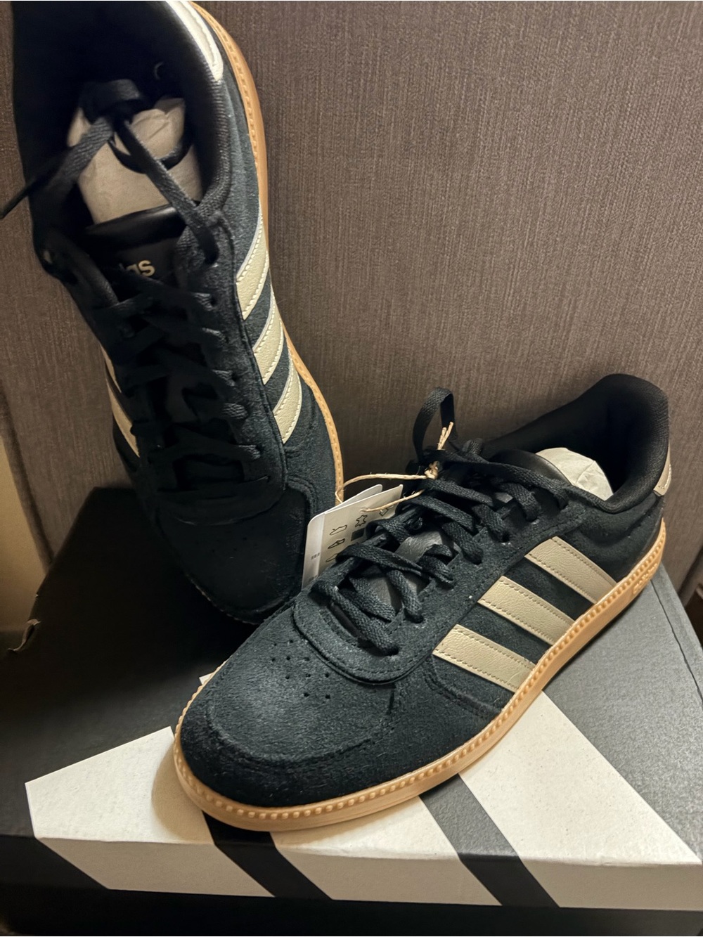 Classic Black & Gold Women’s Sneakers with Contrast Stripes